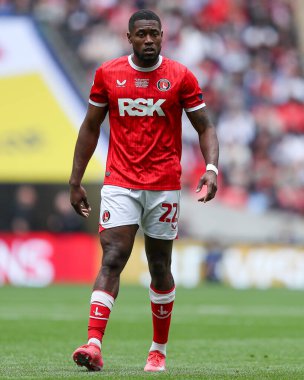 Charlton Atletizm takımından Chuks Aneke 25 Mayıs 2025 'te Wembley Stadyumu' nda Charlton Athletic ile Leyton Orient arasında oynanan final maçında