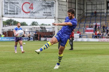 Warrington Wolves takımından Stefan Ratchford, 23 Mayıs 2025 'te Warrington Jones Stadyumu' nda oynanan 12. Betfred Süper Lig karşılaşmasında ısınma öncesi tekmelerini çalışıyor.