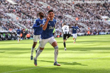 Everton 'dan Carlos Alcaraz, 25 Mayıs 2025' te St. James 's Park, Newcastle, İngiltere' de oynanan Premier League maçı Newcastle United-Everton maçında 0-1 kazanma hedefini kutluyor.