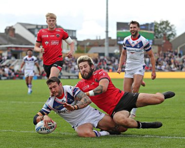 Wakefield Trinity 'den Jay Pitts, 25 Mayıs 2025' te Birleşik Krallık 'ın Wakefield Stadyumu' nda oynanan Betfred Süper Lig karşılaşmasında Wakefield Trinity ve Salford Red Devils maçında gol attı.