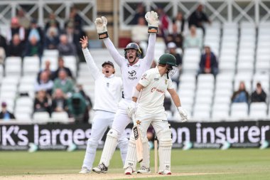 İngiltere 'den Jamie Smith' in Zimbabwe 'li Ben Curran' la ilgili LBW itirazları, 24 Mayıs 2025 'te Trent Bridge, Nottingham, İngiltere' de oynanan Rothesay Test Maçı 3.