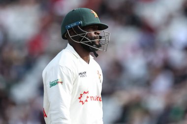 Zimbabwe 'den Tanaka Chivanga, 23 Mayıs 2025' te İngiltere 'nin Trent Bridge, Nottingham' da Zimbabwe 'ye karşı oynadığı Rothesay Test Maçı' nda görevden alındıktan sonra Sheffield 'dan ayrıldı.
