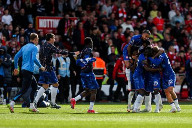 Chelsea Premier Lig maçının ardından Nottingham Forest Chelsea 'ye karşı 25 Mayıs 2025' te İngiltere 'nin Nottingham şehrinde oynanan City Ground maçında kazandığı galibiyet sonrasında Şampiyonlar Ligi' ndeki yerlerini kutluyor.