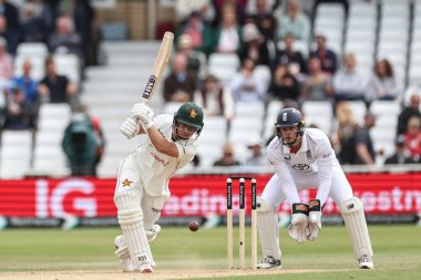 Zimbabwe 'den Ben Curran topu İngiltere' nin kaptanı Ben Stokes 'un ellerine attı, Rothesay Test Maçı' nda 3. İngiltere, Trent Köprüsü 'nde Zimbabwe' ye karşı, 24 Mayıs 2025