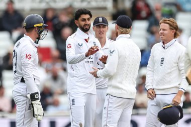 İngiltere 'den Shoaib Bashir, 24 Mayıs 2025' te İngiltere 'nin Nottingham kentindeki Trent Köprüsü' nde oynanan Rothesay Test Maçı 3.