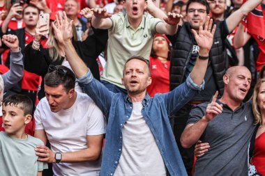 Charlton taraftarları, 25 Mayıs 2025 'te Wembley Stadyumu' nda oynanan Charlton Atletizm ve Leyton Orient final maçında play-off finalini kazandılar.