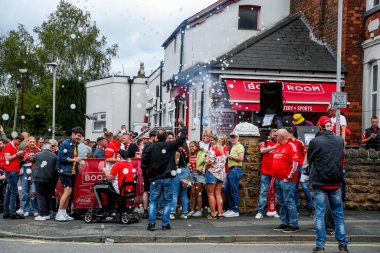 Taraftarlar Premier Lig maçından önce Nottingham Forest Chelsea 'ye karşı City Ground, Nottingham, İngiltere' de 25 Mayıs 2025 'te oynanan maçın keyfini çıkarıyorlar.