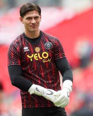 Sheffield United takımından Michael Cooper, 24 Mayıs 2025 'te Wembley Stadyumu' nda Sheffield United ile Sunderland arasındaki final maçı öncesinde ısınıyor.
