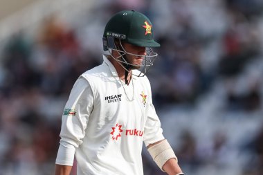 Zimbabwe 'den Brian Bennett, 23 Mayıs 2025' te İngiltere 'nin Trent Bridge, Nottingham' da Zimbabwe 'ye karşı oynadığı Rothesay Test Maçı' nda görevden alındıktan sonra Sheffield 'dan ayrıldı.