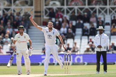 İngiltere 'den Gus Atkinson, 23 Mayıs 2025' te İngiltere 'nin Trent Bridge, Nottingham' da Zimbabwe 'ye karşı oynadığı Rothesay Test Maçı' nda temyiz başvurusunda bulundu.