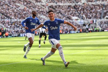 Everton 'dan Carlos Alcaraz, 25 Mayıs 2025' te St. James 's Park, Newcastle, İngiltere' de oynanan Premier League maçı Newcastle United-Everton maçında 0-1 kazanma hedefini kutluyor.