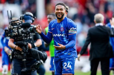 Chelsea Premier Lig maçının ardından Nottingham Forest Chelsea 'ye karşı 25 Mayıs 2025' te İngiltere 'nin Nottingham şehrinde oynanan City Ground maçında kazandığı galibiyet sonrasında Şampiyonlar Ligi' ndeki yerlerini kutluyor.