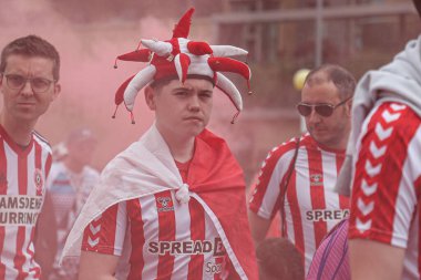 Genç Sunderland taraftarı, 24 Mayıs 2025 'te İngiltere' nin Wembley Stadyumu 'nda oynanan ve Sheffield United ile Sunderland arasında oynanan final maçı öncesinde stadyuma geldi.