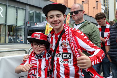 Sheffield United, 24 Mayıs 2025 'te Wembley Stadyumu' nda Sheffield United ile Sunderland arasında oynanan Sky Bet Şampiyonası final maçı öncesinde taraftarı.