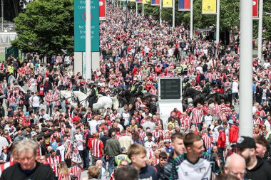 Taraftarlar 24 Mayıs 2025 'te Londra' daki Wembley Stadyumu 'nda Sheffield United ile Sunderland arasındaki Sky Bet Şampiyonası final maçı öncesinde stadyuma geldiler.