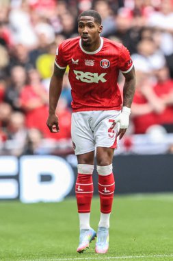 Charlton Athletic takımından Kayne Ramsay 25 Mayıs 2025 'te Wembley Stadyumu' nda Charlton Athletic ile Leyton Orient arasında oynanan final maçında