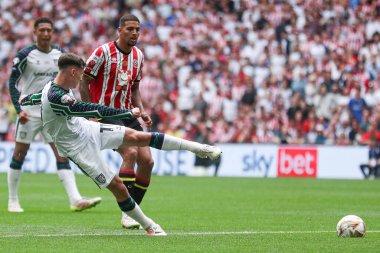 Sunderland 'dan Chris Rigg, 24 Mayıs 2025' te İngiltere 'nin Wembley Stadyumu' nda Sheffield United ile Sunderland arasındaki final maçında atış yaptı.