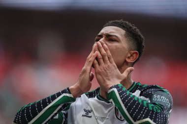 Sunderland 'dan Jobe Bellingham, 24 Mayıs 2025' te İngiltere 'nin Wembley Stadyumu' nda oynanan ve Sheffield United 'ın Sunderland' a karşı oynadığı final maçından sonra Premier Lig 'e geri dönüşünü kutluyor.