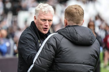 Newcastle United 'ın Eddie Howe teknik direktörü David Moyes Premier League maçı sırasında Everton' ın en iyi teknik direktörü Newcastle United 'a karşı Everton St.James' s Park, Newcastle, İngiltere, 25 Mayıs 2025
