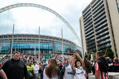 Taraftarlar 24 Mayıs 2025 'te Wembley Stadyumu' nda Sheffield United ile Sunderland arasındaki Sky Bet Şampiyonası final maçı öncesinde stadyuma geldiler.