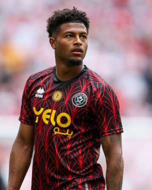 Sheffield United takımından Rhian Brewster, 24 Mayıs 2025 'te Wembley Stadyumu' nda Sheffield United ile Sunderland arasında oynanan final maçında ısınıyor.