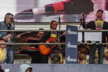 Maç öncesi grup Betfred Süper Lig 12. raundunda Warrington Wolves ile Hull KR arasında oynanan Halliwell Jones Stadyumu, Warrington, İngiltere, 23 Mayıs 2025