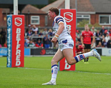 Wakefield Trinity 'den Ellis Lingard, 25 Mayıs 2025' te İngiltere 'nin Wakefield kentindeki DIY Kitchens Stadyumu' nda oynanan Betfred Süper Lig karşılaşmasında şansını kutluyor.