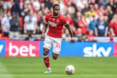 Charlton Atletizm takımından Thierry Small, 25 Mayıs 2025 'te Wembley Stadyumu' nda Charlton Athletic ile Leyton Orient arasında oynanan final maçında