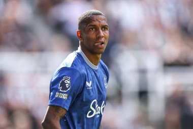 Everton 'dan Ashley Young Premier League maçı sırasında Newcastle United Everton' a karşı St. James 's Park, Newcastle, İngiltere, 25 Mayıs 2025