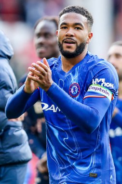 Chelsea Premier Lig maçının ardından Nottingham Forest Chelsea 'ye karşı 25 Mayıs 2025' te İngiltere 'nin Nottingham şehrinde oynanan City Ground maçında kazandığı galibiyet sonrasında Şampiyonlar Ligi' ndeki yerlerini kutluyor.