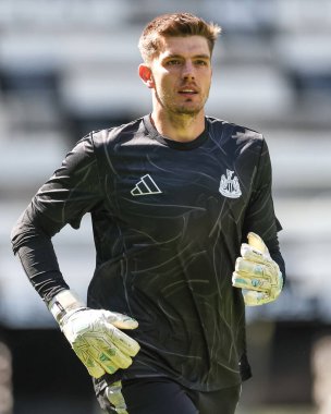 Newcastle United takımından Nick Pope, 25 Mayıs 2025 'te İngiltere' nin Newcastle şehrinde oynanan Premier League karşılaşmasında Everton 'a karşı oynadığı maç öncesi ısınma maçında...