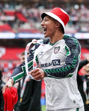 Sunderland 'dan Jobe Bellingham, 24 Mayıs 2025' te İngiltere 'nin Wembley Stadyumu' nda oynanan ve Sheffield United 'ın Sunderland' a karşı oynadığı final maçından sonra Premier Lig 'e geri dönüşünü kutluyor.