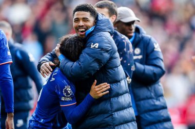 Chelsea Premier Lig maçının ardından Nottingham Forest Chelsea 'ye karşı 25 Mayıs 2025' te İngiltere 'nin Nottingham şehrinde oynanan City Ground maçında kazandığı galibiyet sonrasında Şampiyonlar Ligi' ndeki yerlerini kutluyor.