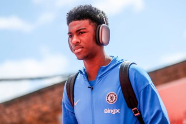 Chelsea 'den Josh Acheampong, Premier League maçından önce Nottingham Forest Chelsea' ye karşı City Ground, Nottingham, Birleşik Krallık 'ta 25 Mayıs 2025' te City Ground 'a geldi.