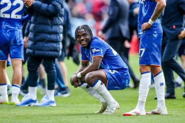 Chelsea Premier Lig maçının ardından Nottingham Forest Chelsea 'ye karşı 25 Mayıs 2025' te İngiltere 'nin Nottingham şehrinde oynanan City Ground maçında kazandığı galibiyet sonrasında Şampiyonlar Ligi' ndeki yerlerini kutluyor.