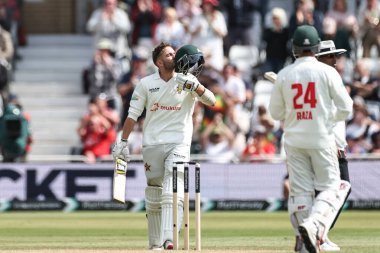 Zimbabwe 'den Brian Bennett, 23 Mayıs 2025' te İngiltere 'nin Trent Bridge, Nottingham' da Zimbabwe 'ye karşı oynadığı Rothesay Test Maçı' nda bir yüzyıl (100 koşu) kutluyor.