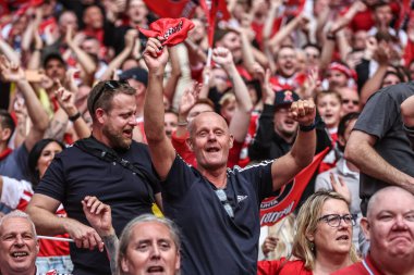 Charlton taraftarları, 25 Mayıs 2025 'te Wembley Stadyumu' nda oynanan Charlton Atletizm ve Leyton Orient final maçında play-off finalini kazandılar.