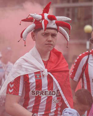 Genç Sunderland taraftarı, 24 Mayıs 2025 'te İngiltere' nin Wembley Stadyumu 'nda oynanan ve Sheffield United ile Sunderland arasında oynanan final maçı öncesinde stadyuma geldi.