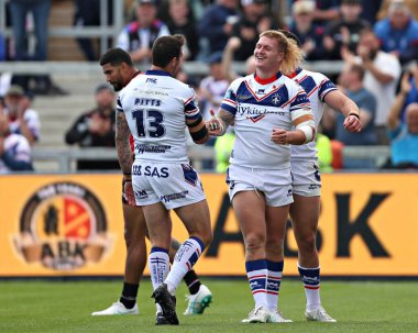 Wakefield Trinity 'den Caius Faatili, 25 Mayıs 2025' te İngiltere 'nin Wakefield kentindeki DIY Kitchens Stadyumu' nda oynanan Betfred Süper Lig karşılaşmasında şansını kutluyor.