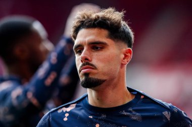 Chelsea 'den Pedro Neto Premier Lig maçından önce Nottingham Forest Chelsea' ye karşı City Ground, Nottingham, İngiltere 'de 25 Mayıs 2025' te ısınıyor.
