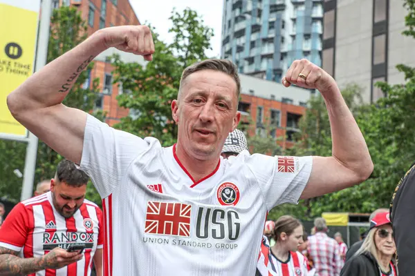 Sheffield United taraftarı, 24 Mayıs 2025 'te İngiltere' nin Wembley Stadyumu 'nda Sheffield United ile Sunderland arasındaki final maçı öncesinde stadyuma geldi.