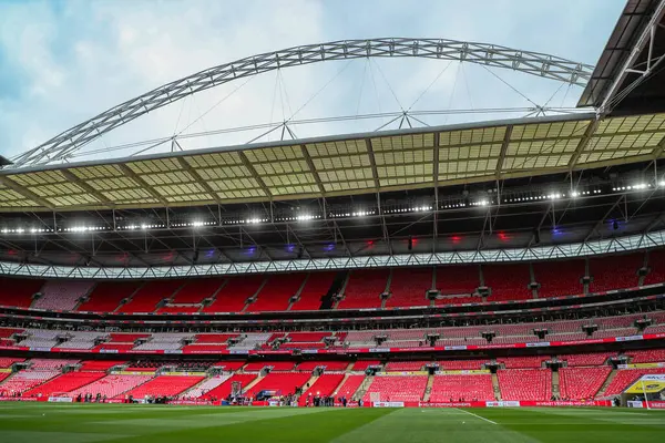 Wembley Stadyumu, 24 Mayıs 2025 'te Wembley Stadyumu' nda Sheffield United ile Sunderland arasındaki final maçı öncesinde genel olarak izleniyor.