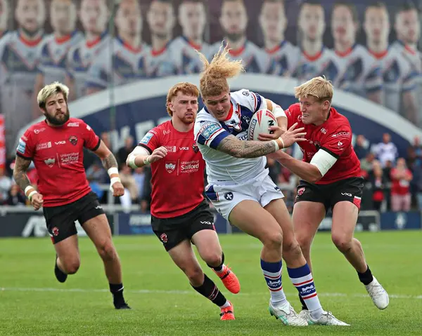 Wakefield Trinity 'den Caius Faatili, 25 Mayıs 2025' te Birleşik Krallık 'ın Wakefield Stadyumu' nda oynanan Betfred Süper Lig karşılaşmasında Wakefield Trinity ile Salford Red Devils maçında ikinci denemesini yaptı.