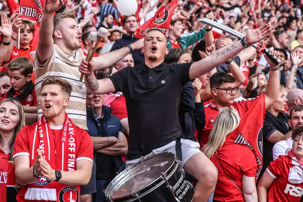 Charlton taraftarları, 25 Mayıs 2025 'te Wembley Stadyumu' nda oynanan Charlton Atletizm ve Leyton Orient final maçında play-off finalini kazandılar.