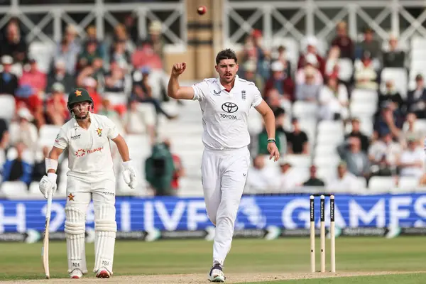 İngiltere 'den Josh Dil, 23 Mayıs 2025' te İngiltere 'nin Nottingham kentindeki Trent Köprüsü' nde oynanan Rothesay Test Maçı 2.