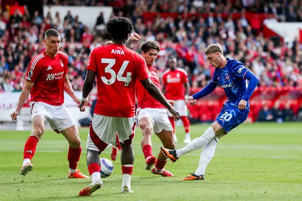 Chelsea 'den Cole Palmer, Nottingham Forest' ın Chelsea 'ye karşı oynadığı Premier Lig maçında 25 Mayıs 2025' te Nottingham City Ground, İngiltere 'de çekim yapıyor.