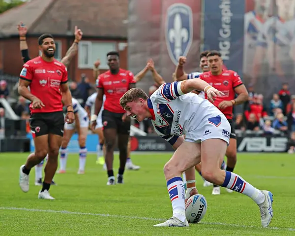 Wakefield Trinity 'den Ellis Lingard, 25 Mayıs 2025' te Birleşik Krallık 'ın Wakefield Stadyumu' nda oynanan Betfred Süper Lig karşılaşmasında ilk maçına çıktı.