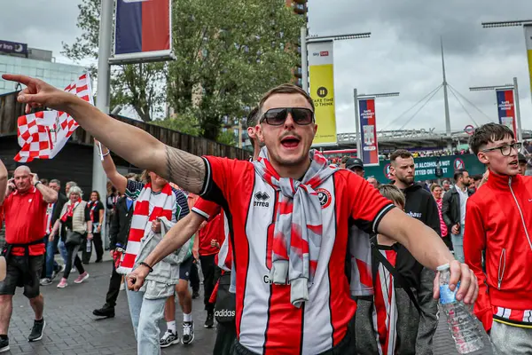 Sheffield United, 24 Mayıs 2025 'te Wembley Stadyumu' nda Sheffield United ile Sunderland arasında oynanan Sky Bet Şampiyonası final maçı öncesinde taraftarı.