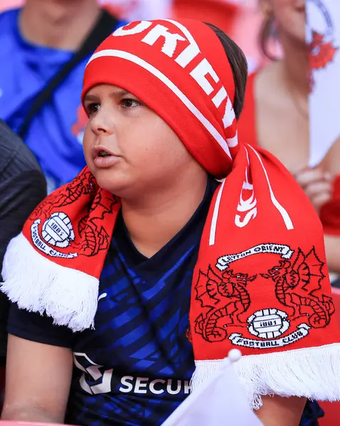 Leyton Orient taraftarı, 25 Mayıs 2025 'te İngiltere' nin Wembley Stadyumu 'nda oynanan Charlton Atletizm ve Leyton Orient final karşılaşması öncesinde stadyuma geldi.