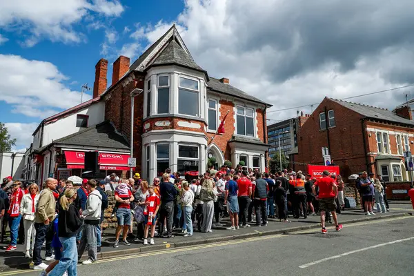 Taraftarlar Premier Lig maçından önce Nottingham Forest Chelsea 'ye karşı City Ground, Nottingham, İngiltere' de 25 Mayıs 2025 'te oynanan maçın keyfini çıkarıyorlar.